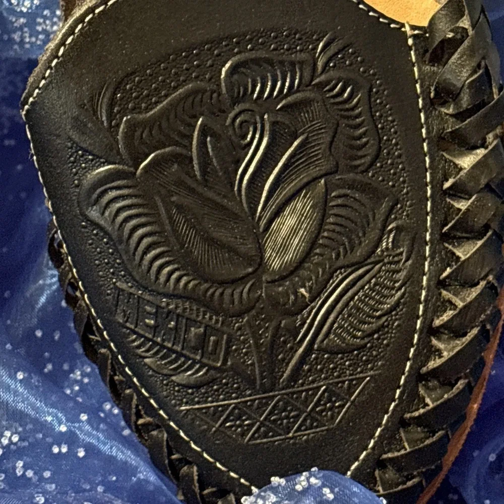 Vestida‎ Y Alborotada Black Flats/ Sandal Size 10 Shoes - Picture 5 of 8